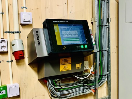 The SIGMA AIR MANAGER 4.0 controls the compressed air station and ensures equal utilisation of the machines.